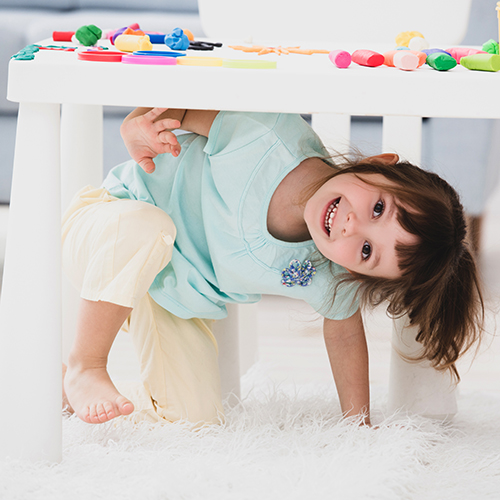INDOOR OBSTACLE COURSE ELEMENTS CHILD CRAWLING UNDER TABLE 